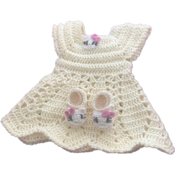 Adorable! Hello kitty, pearl button crochet baby booties and dress set - Picture 11 of 15